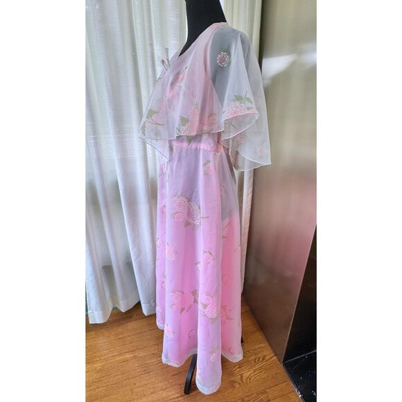 Vintage 1970s dress, pastel pink floral, capelet & train, sleeveless, open back - Picture 4 of 10